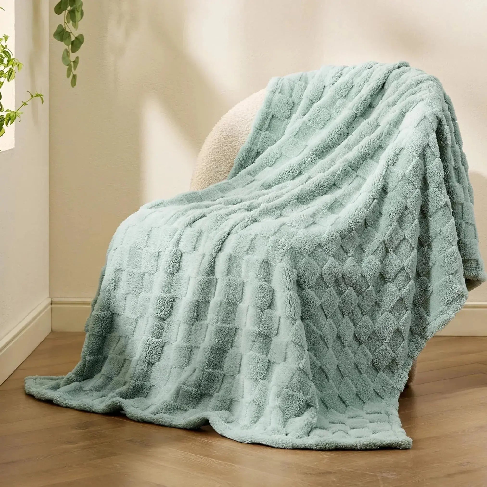 Goodinary® Checkered Throw Blanket Soft Fleece Cozy Goodinary