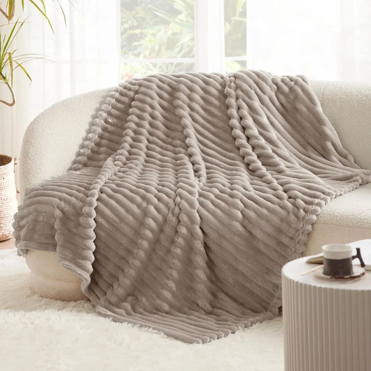 Goodinary® Luxury Soft Faux Rabbit Fur Throw Blanket Goodinary