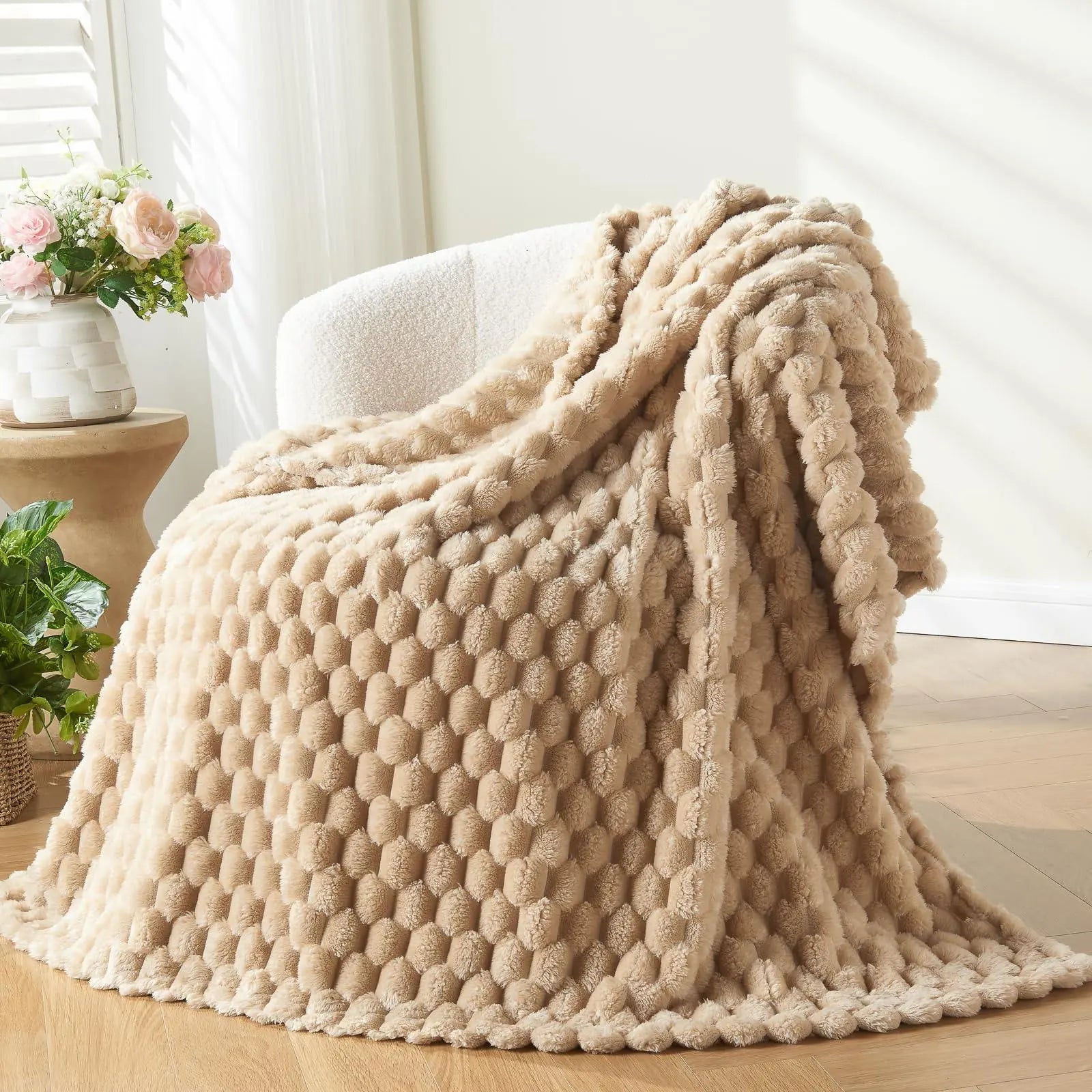 Goodinary® 3D Clouds Jacquard Silky Flannel Blanket Goodinary