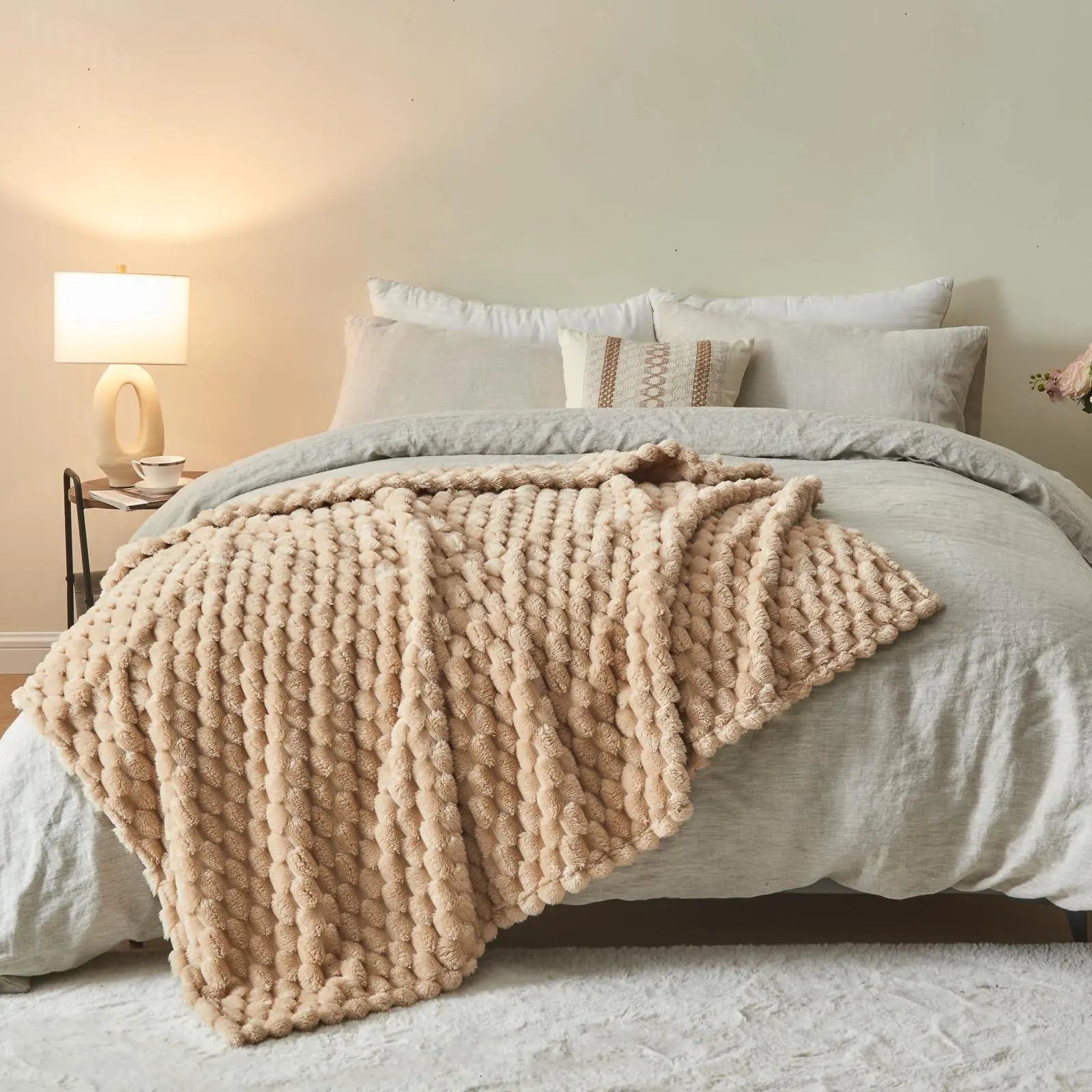 Goodinary® 3D Clouds Jacquard Silky Flannel Blanket Goodinary