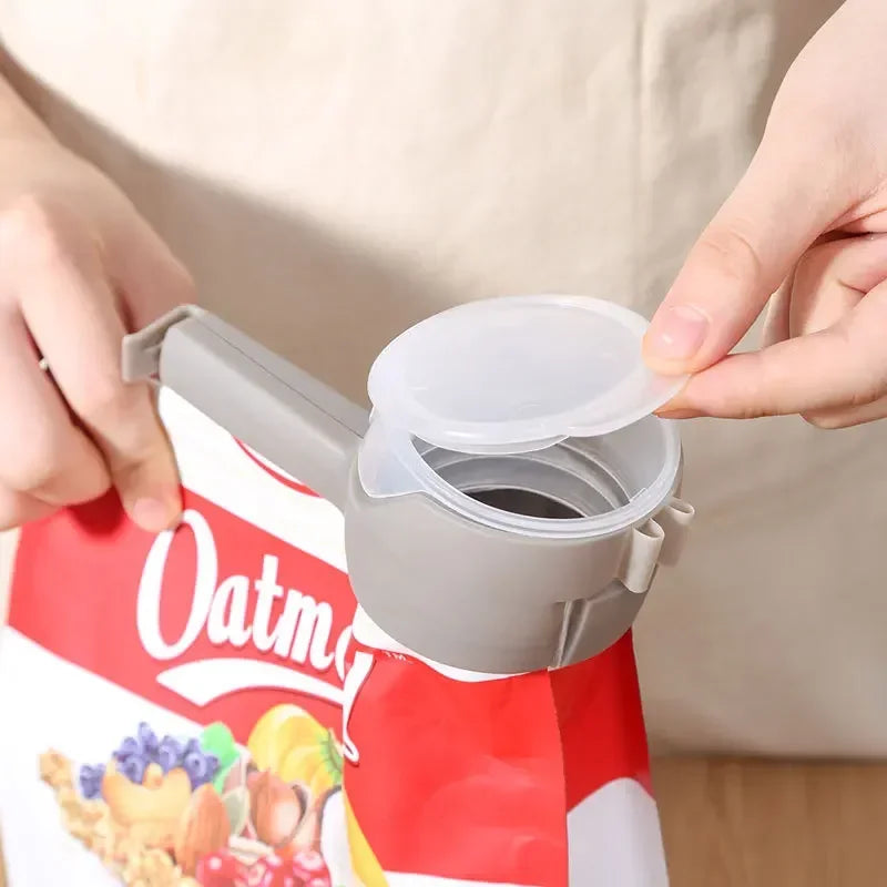 1pcs New Snack sealing clip food bag sealer Clamp Plastic Food Saver Travel Kitchen Gadgets Seal Pour Food Storage Bag Cap Clip
