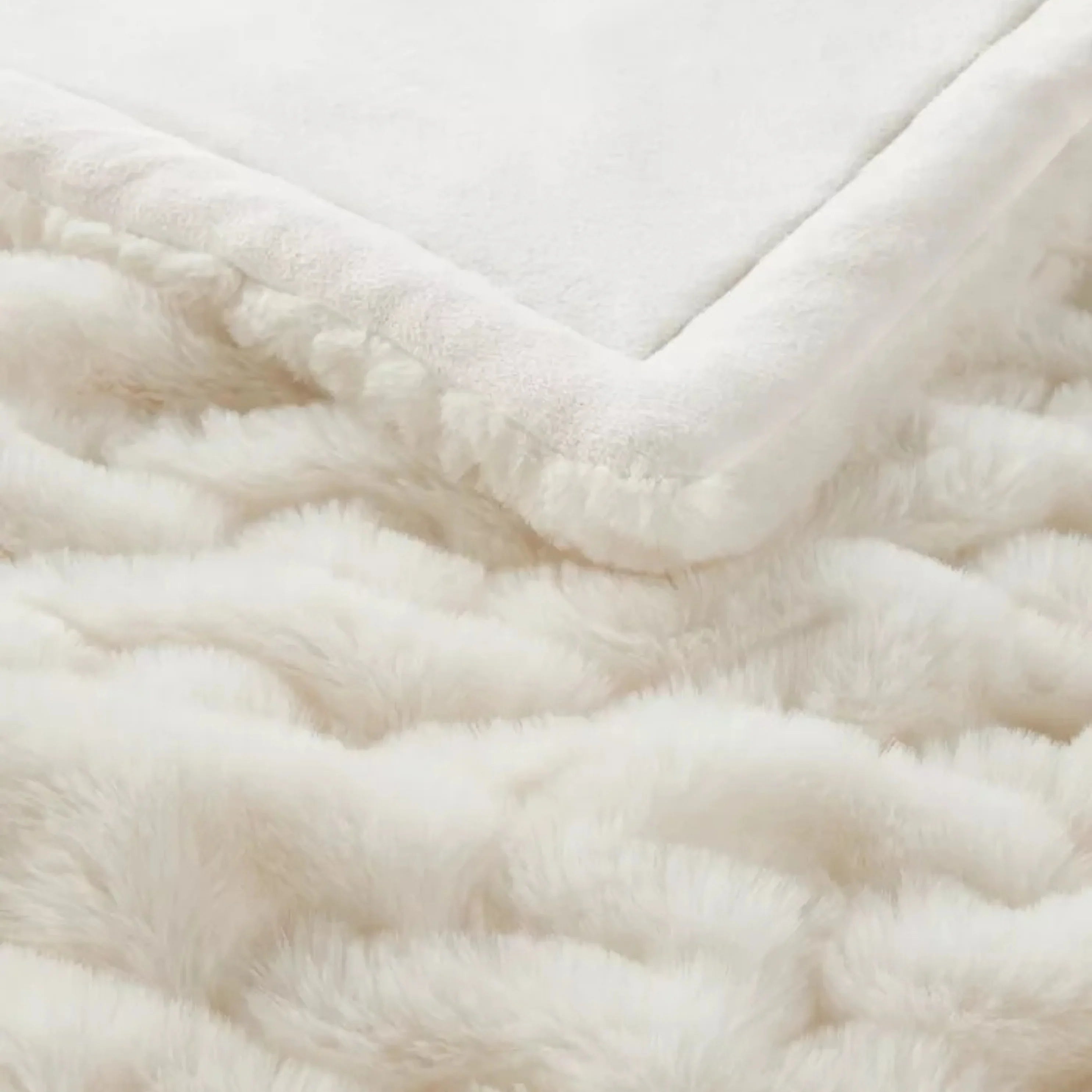 Goodinary® Ruched Faux Fur Cozy Throw Blanket