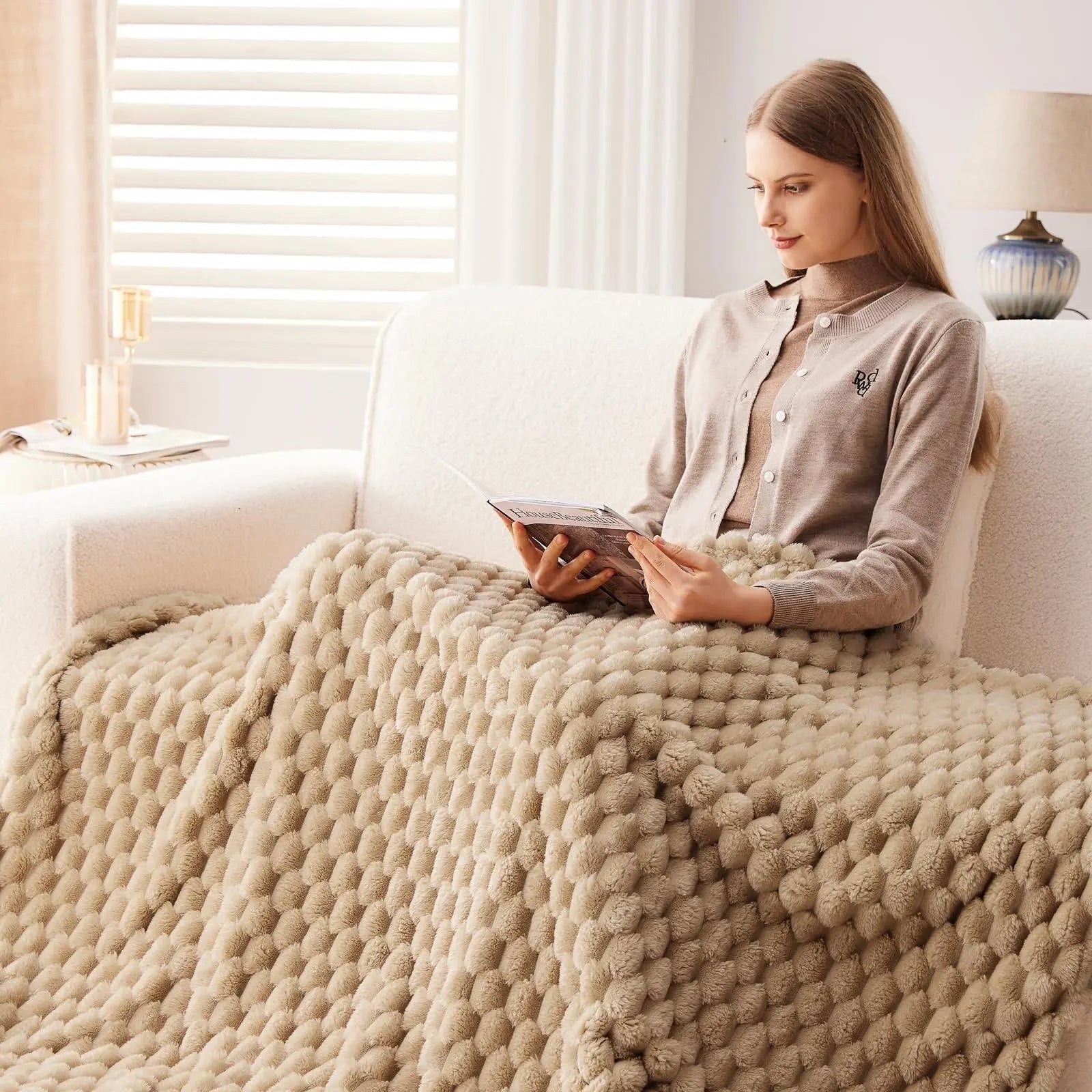 Goodinary® 3D Clouds Jacquard Silky Flannel Blanket Goodinary