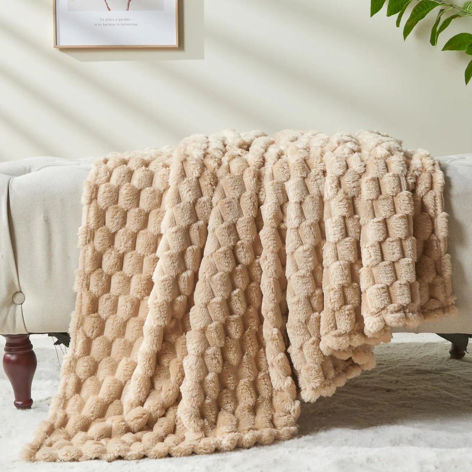 Goodinary® 3D Clouds Jacquard Silky Flannel Blanket Goodinary
