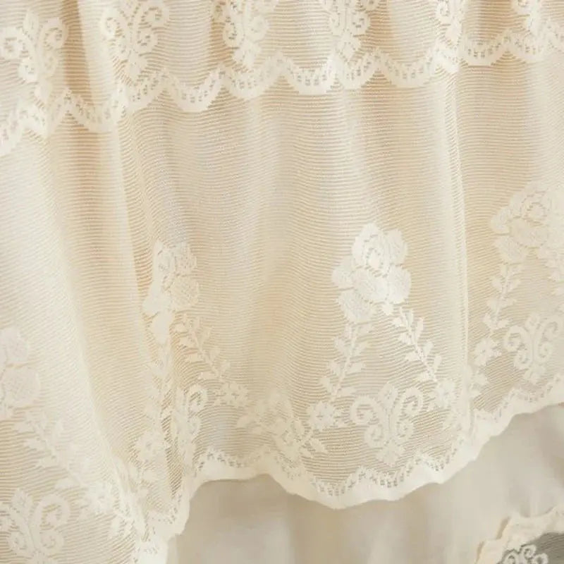 New 3 Layers Bed Skirt Lace Ruffled Bed Skirt Couvre Lit Bedroom Bed Cover Bed Skirt Non-slip Mattress Cover Bedsheet Bedspread