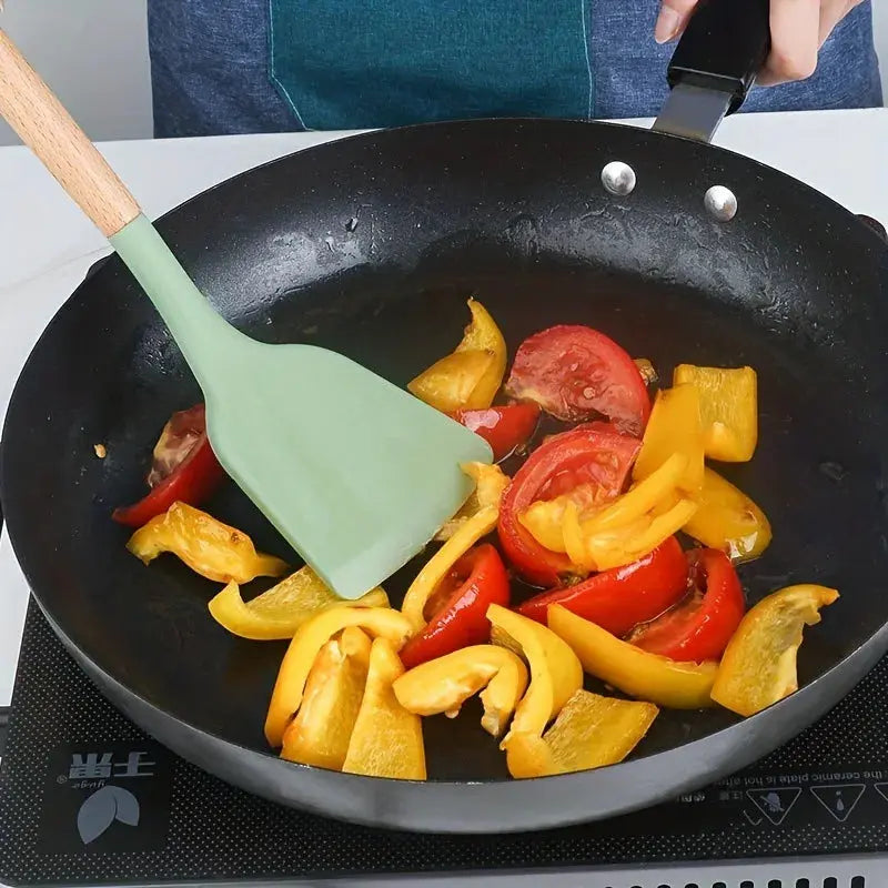 12PCS Wooden Handle Cooking Tool Set Silicone Kitchenware Non-Stick Cookware Kitchen Utensils Set Spatula Shovel Egg Beaters