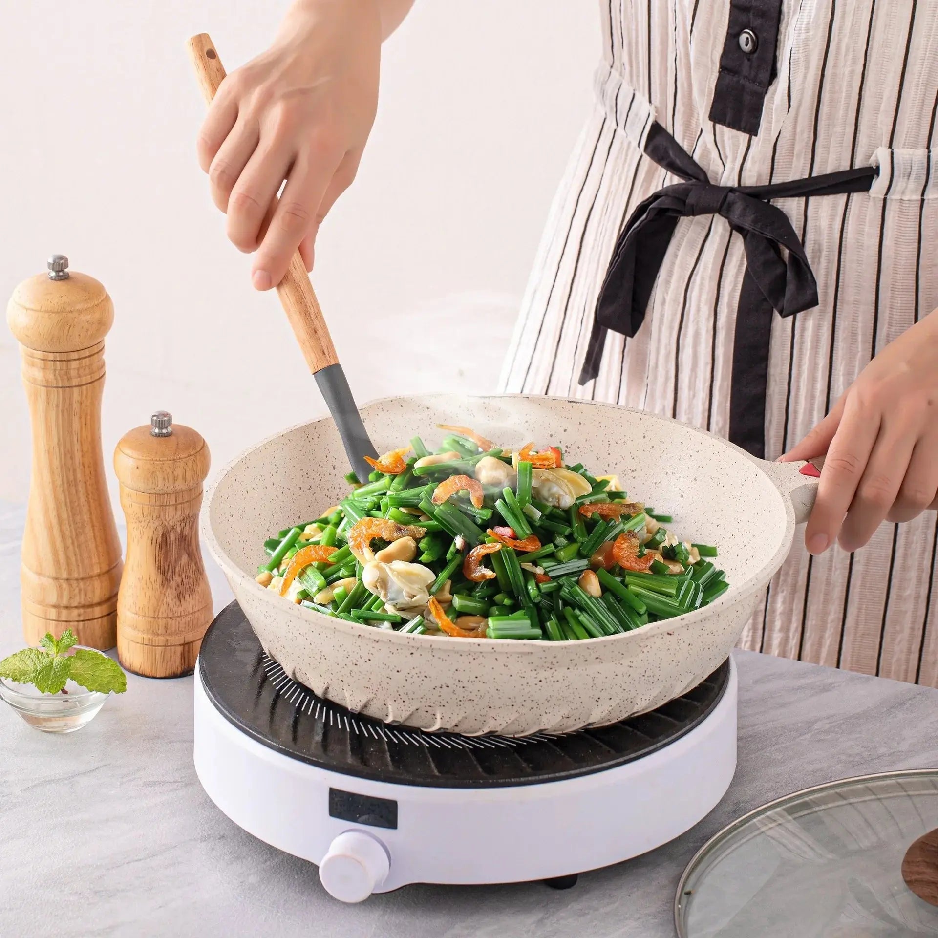 12PCS Wooden Handle Cooking Tool Set Silicone Kitchenware Non-Stick Cookware Kitchen Utensils Set Spatula Shovel Egg Beaters
