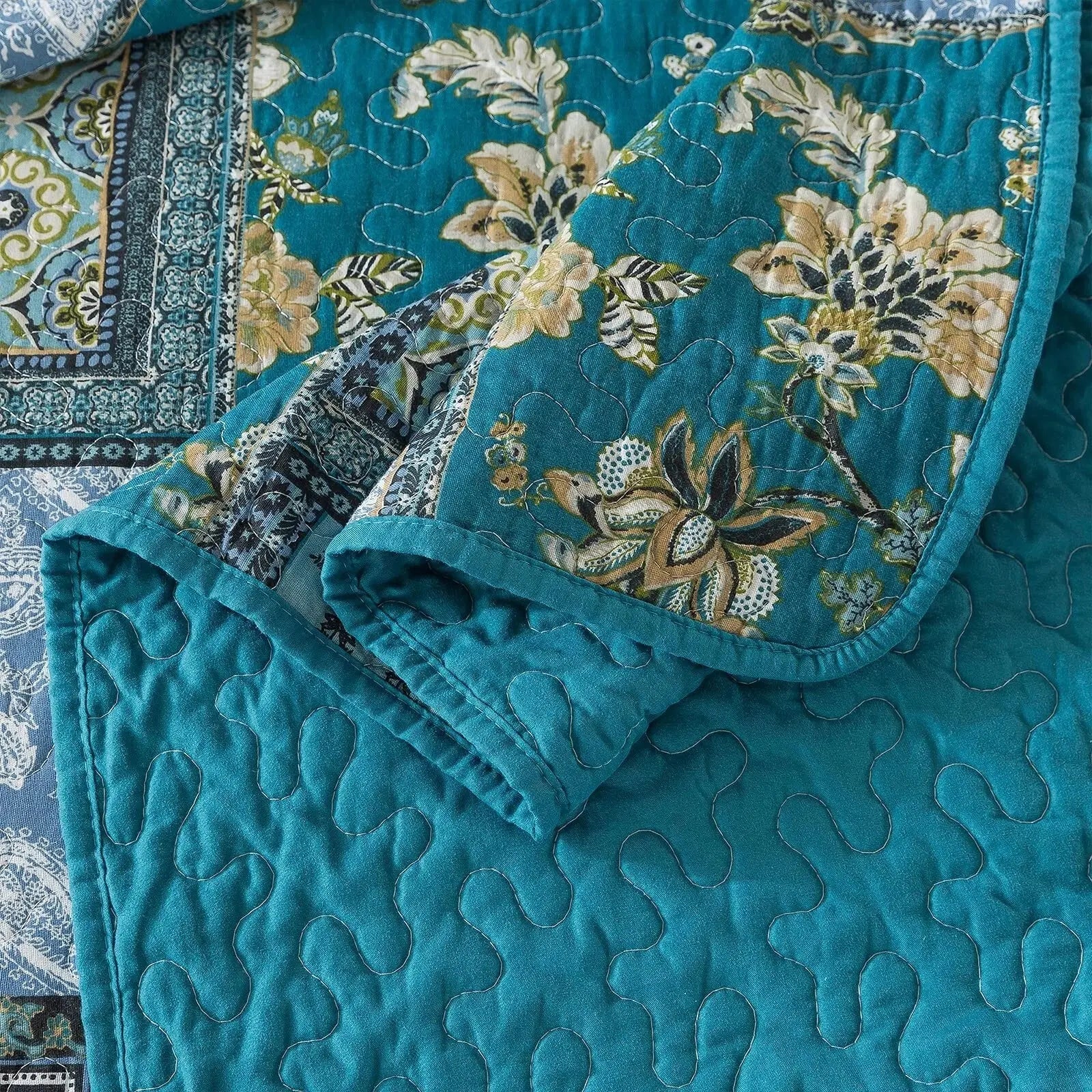 Goodinary® Patchwork Quilt Set (1 Bedspread & 2 Pillow Cases) - Goodinary