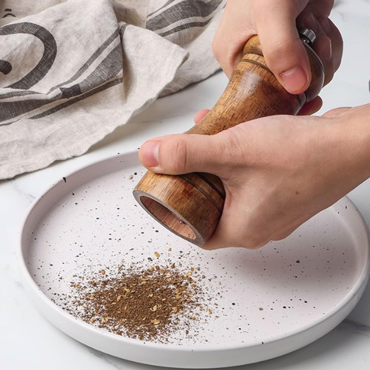 Goodinary® Oak Pepper Grinder